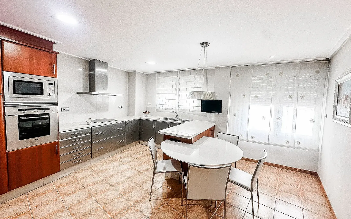 Townhouse 360 M² In Almansa, Spain