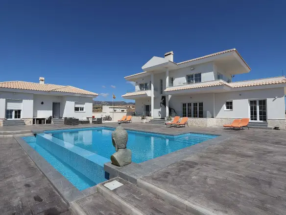 4-bedroom Detached Villa In Pinoso, Spain (150 M²)