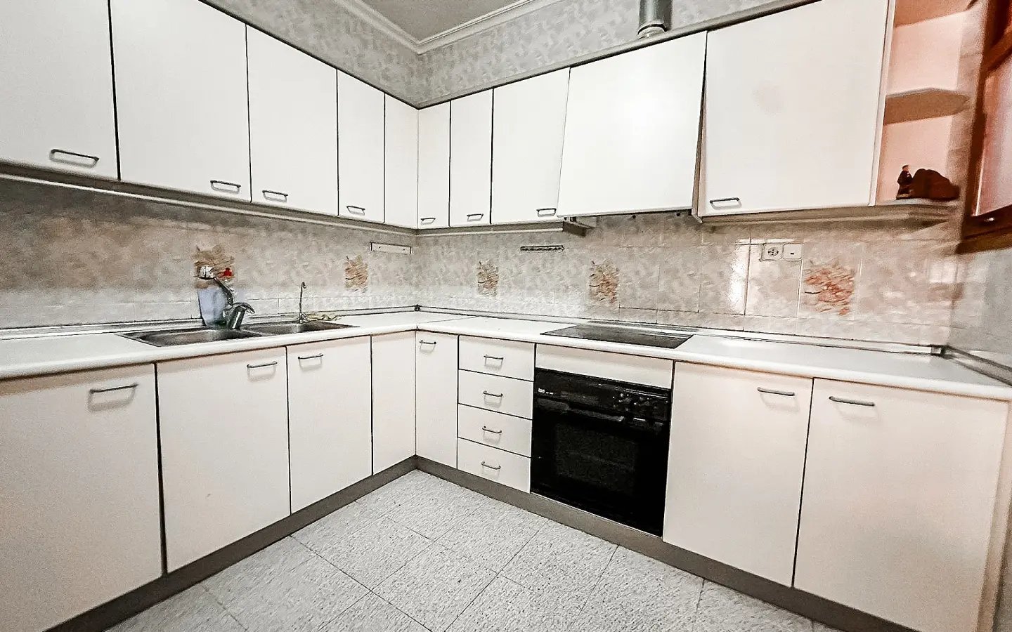 3-bedroom Townhouse In Pinoso, Spain (190 M²)