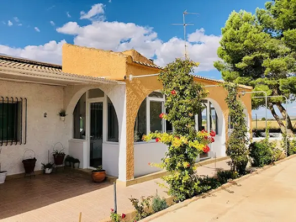 4-bedroom Country House In Yecla, Spain (145 M²)