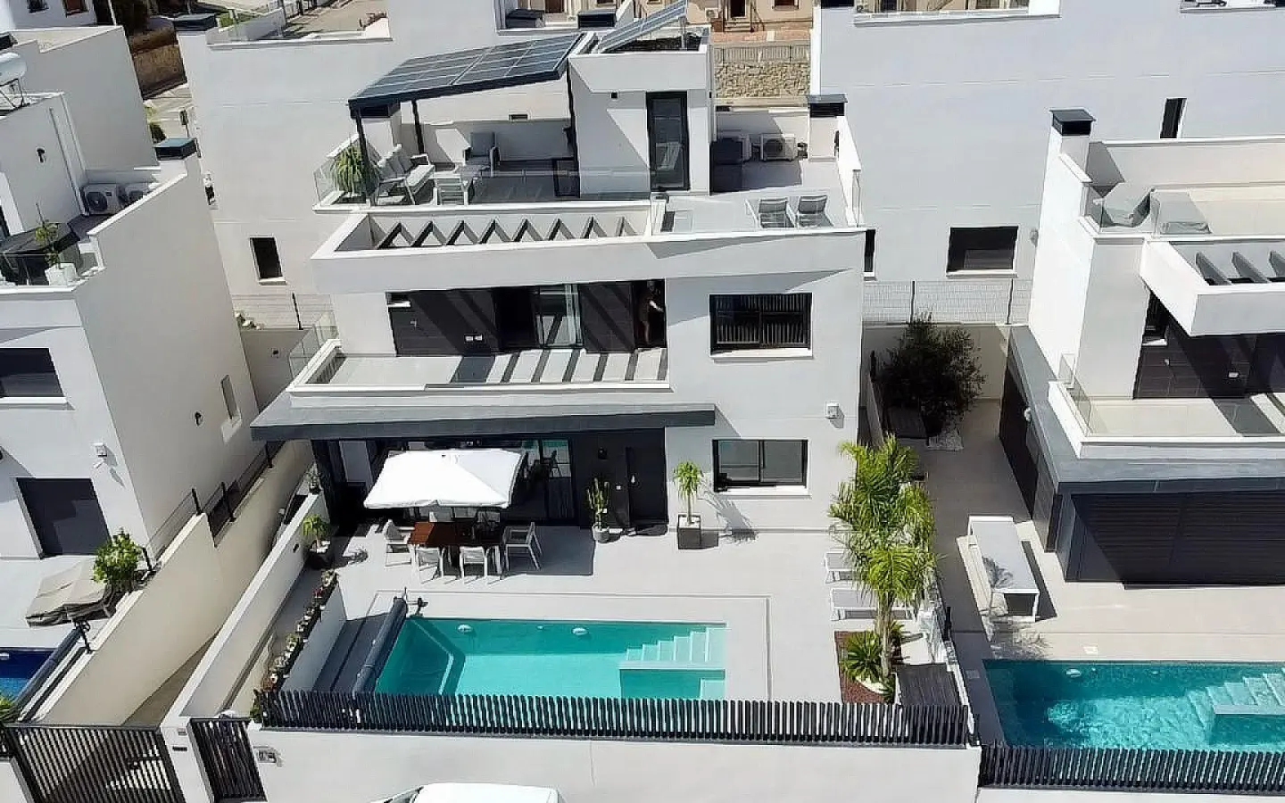 3-bedroom Detached Villa In Algorfa, Spain (197 M²)