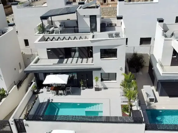 3-bedroom Detached Villa In Algorfa, Spain (197 M²)