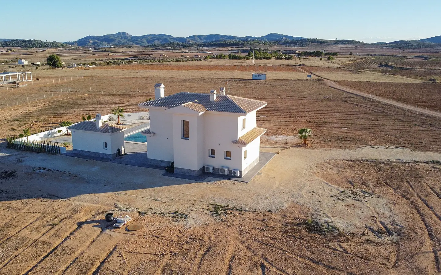3-bedroom Detached Villa In Pinoso, Spain (150 M²)