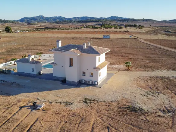 3-bedroom Detached Villa In Pinoso, Spain (150 M²)