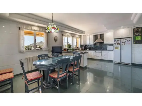 6-bedroom Detached Villa In Yecla, Spain (714 M²)