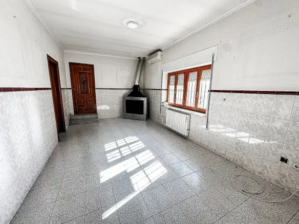 3-bedroom Townhouse In Pinoso, Spain (190 M²)