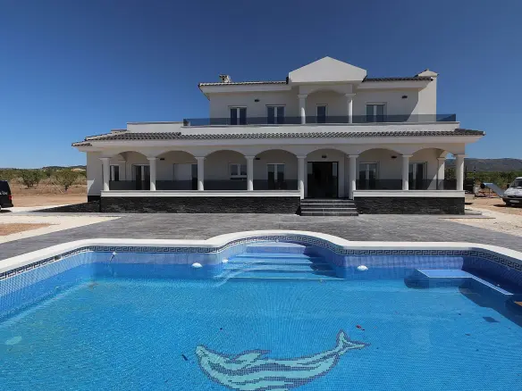 6-bedroom Detached Villa In Pinoso, Spain (245 M²)