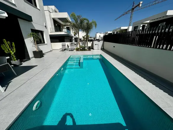 3-bedroom Detached Villa In Algorfa, Spain (197 M²)