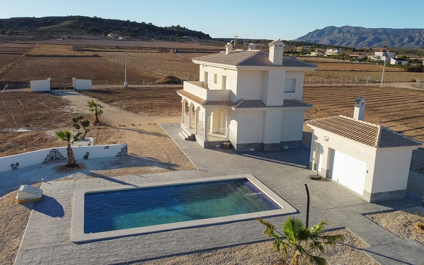 3-bedroom Detached Villa In Pinoso, Spain (150 M²)