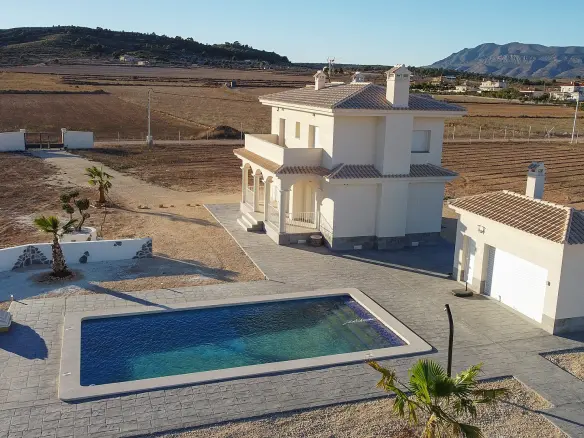 3-bedroom Detached Villa In Pinoso, Spain (150 M²)