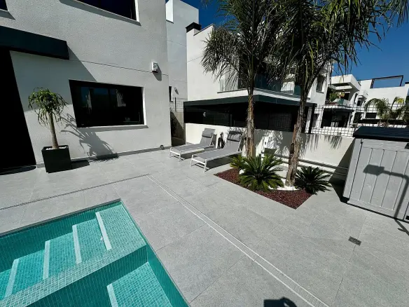 3-bedroom Detached Villa In Algorfa, Spain (197 M²)
