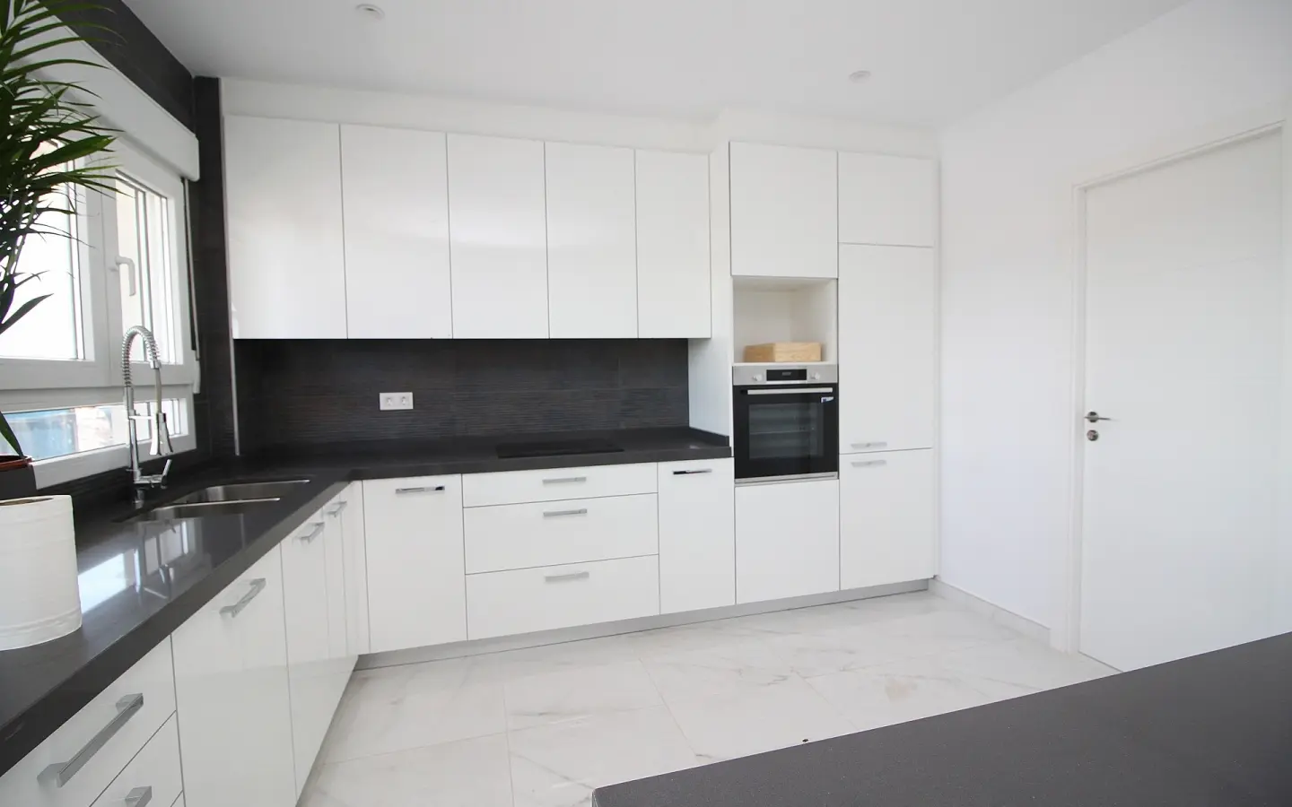 6-bedroom Detached Villa In Pinoso, Spain (245 M²)