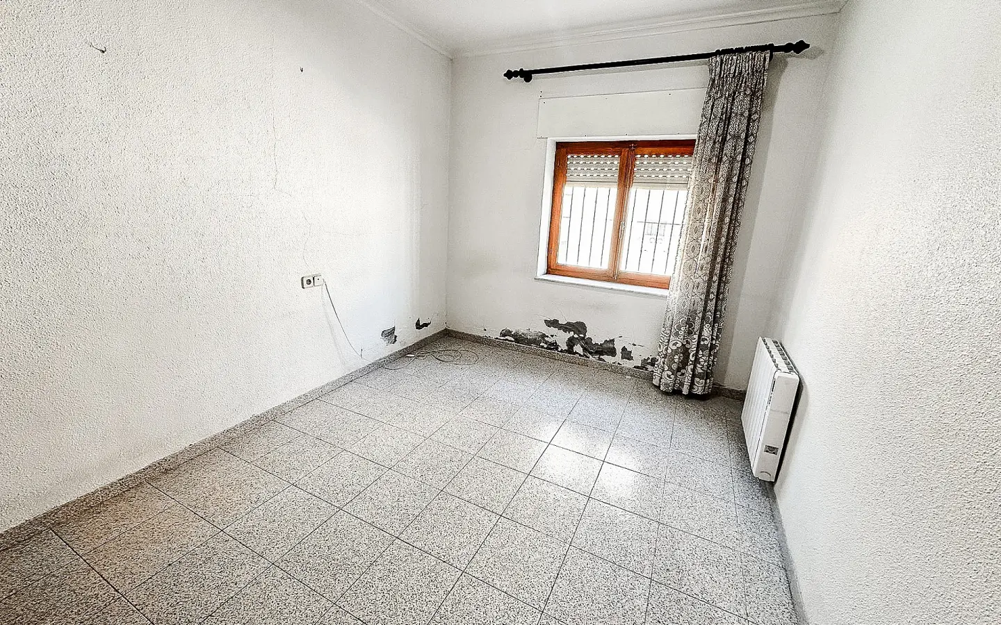 3-bedroom Townhouse In Pinoso, Spain (190 M²)