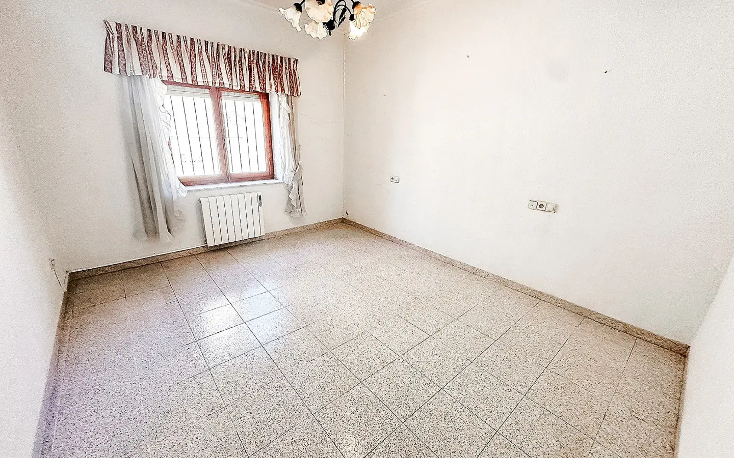 3-bedroom Townhouse In Pinoso, Spain (190 M²)