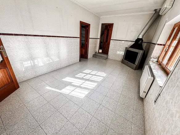 3-bedroom Townhouse In Pinoso, Spain (190 M²)