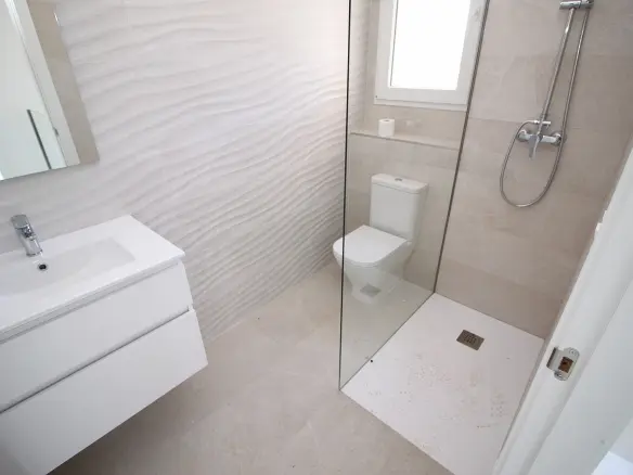 6-bedroom Detached Villa In Pinoso, Spain (245 M²)