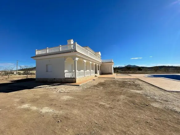 6-bedroom Detached Villa In Pinoso, Spain (270 M²)