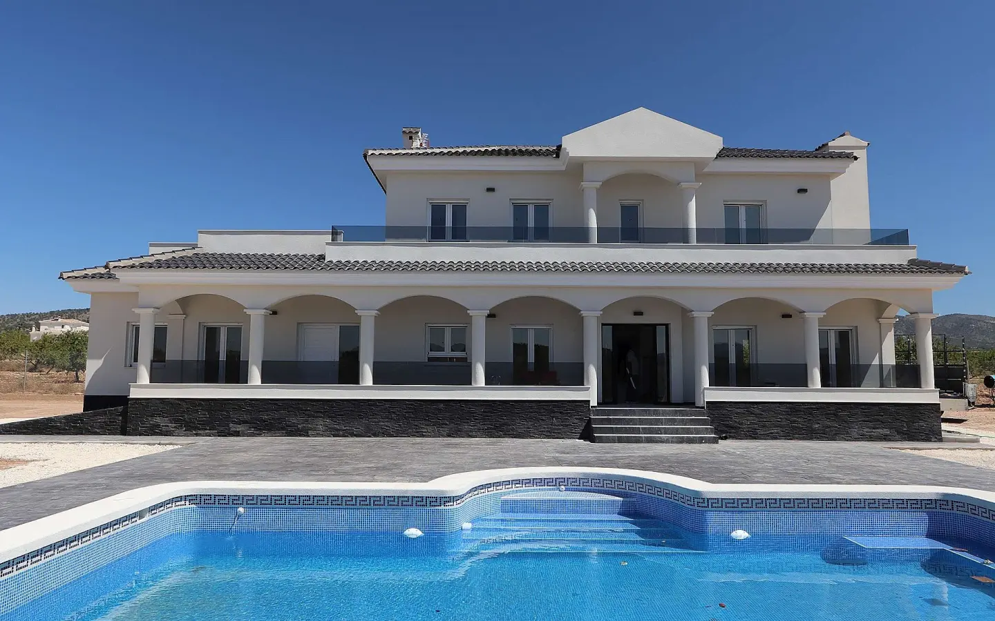 6-bedroom Detached Villa In Pinoso, Spain (245 M²)