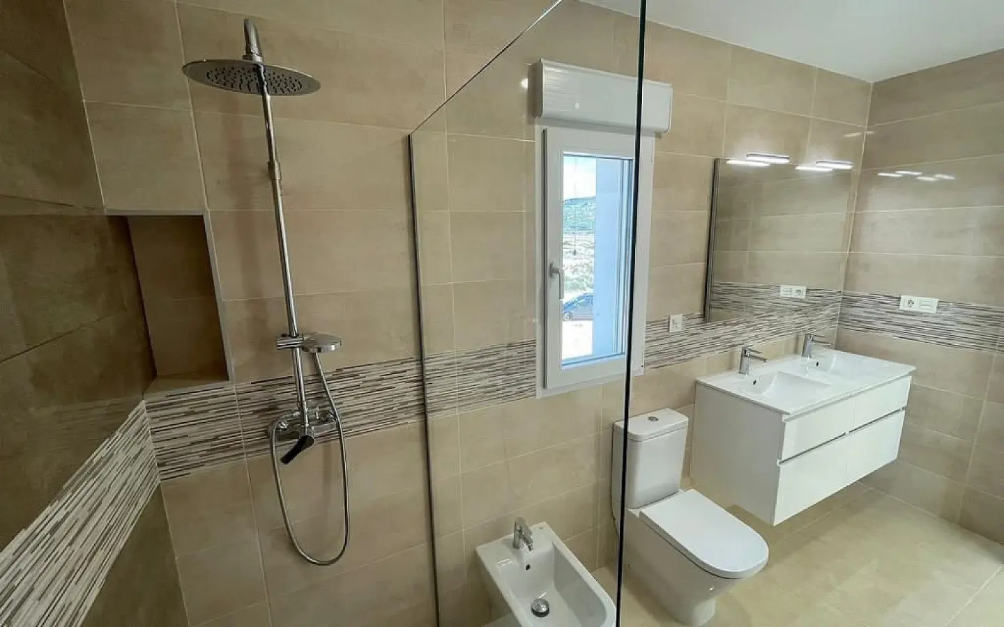 6-bedroom Detached Villa In Pinoso, Spain (270 M²)
