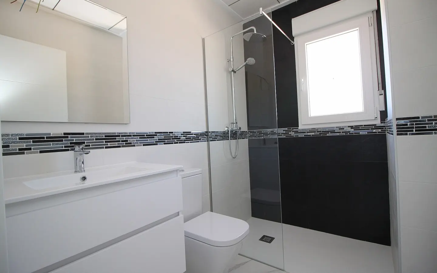 6-bedroom Detached Villa In Pinoso, Spain (245 M²)