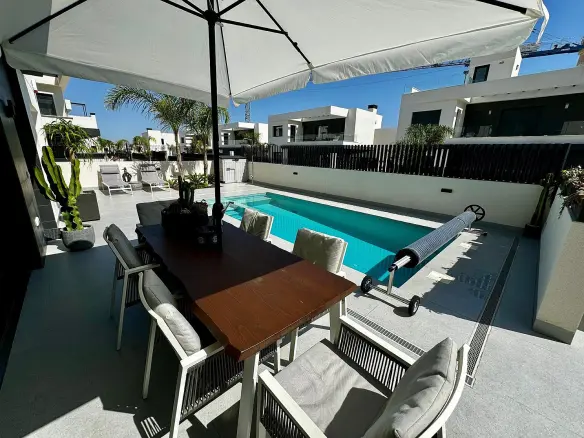 3-bedroom Detached Villa In Algorfa, Spain (197 M²)
