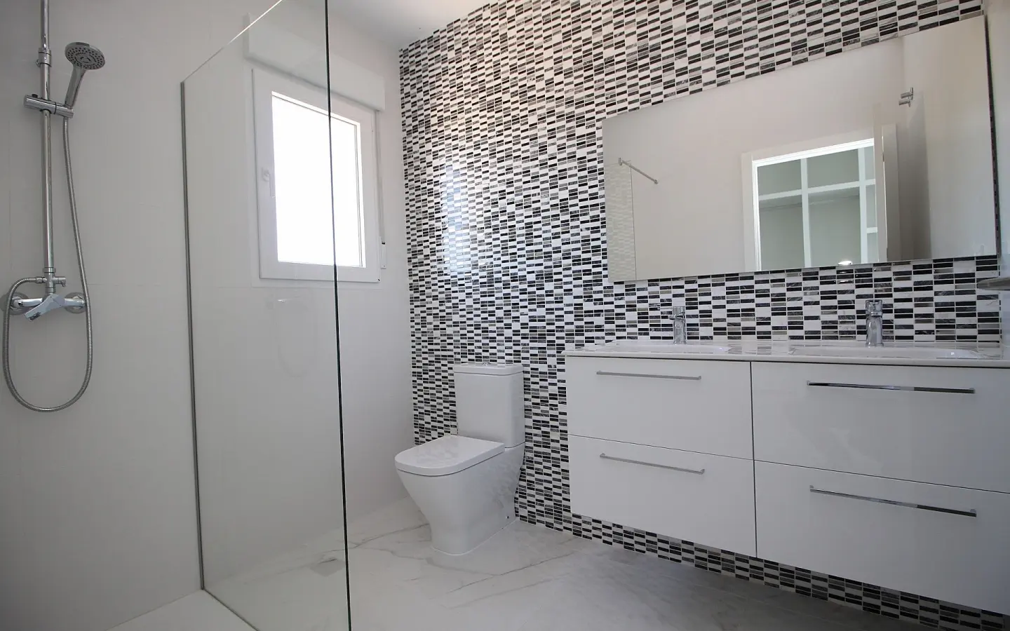 6-bedroom Detached Villa In Pinoso, Spain (245 M²)
