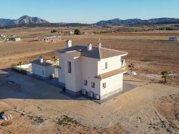 3-bedroom Detached Villa In Pinoso, Spain (150 M²)