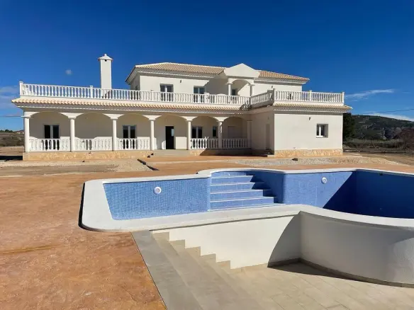 6-bedroom Detached Villa In Pinoso, Spain (270 M²)