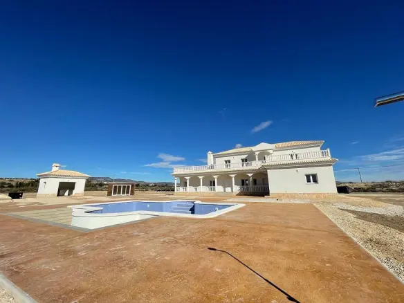 6-bedroom Detached Villa In Pinoso, Spain (270 M²)