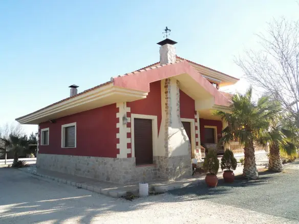 3-bedroom Detached Villa In Pinoso, Spain (211 M²)