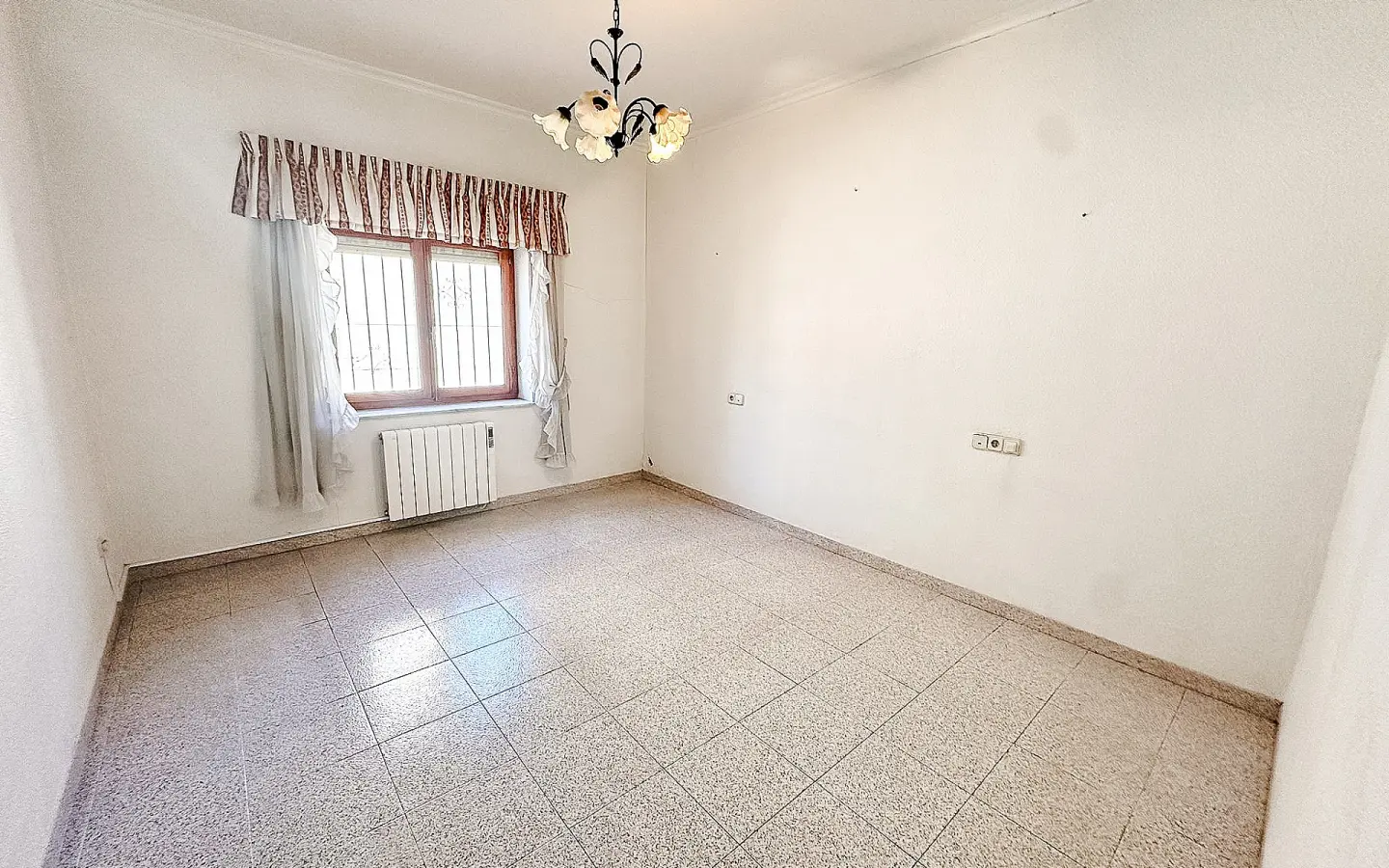 3-bedroom Townhouse In Pinoso, Spain (190 M²)