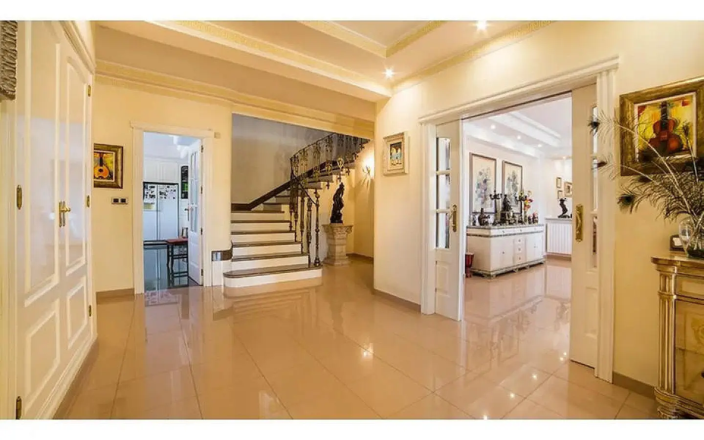 6-bedroom Detached Villa In Yecla, Spain (714 M²)