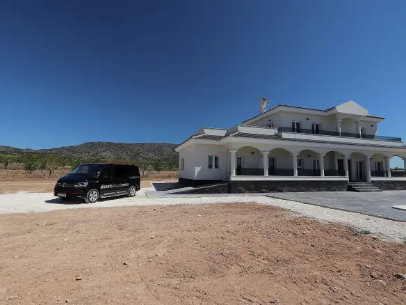 6-bedroom Detached Villa In Pinoso, Spain (245 M²)