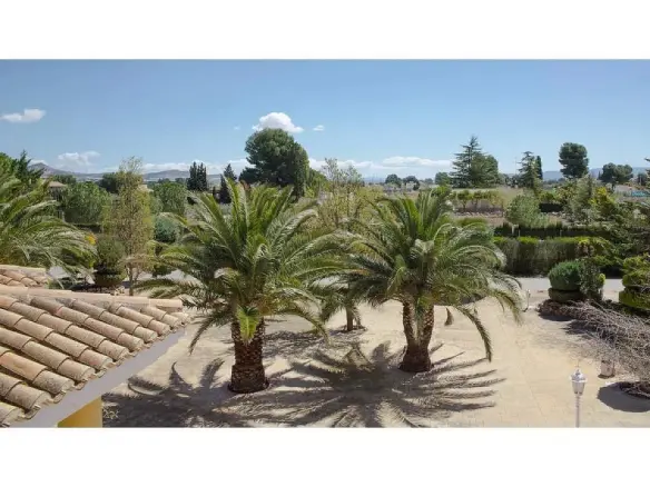 6-bedroom Detached Villa In Yecla, Spain (714 M²)