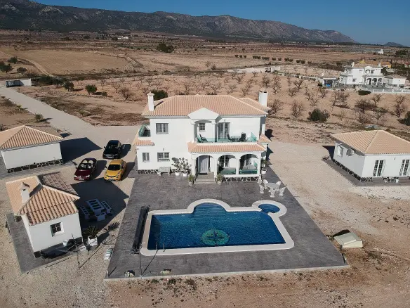 4-bedroom Detached Villa In Pinoso, Spain (150 M²)