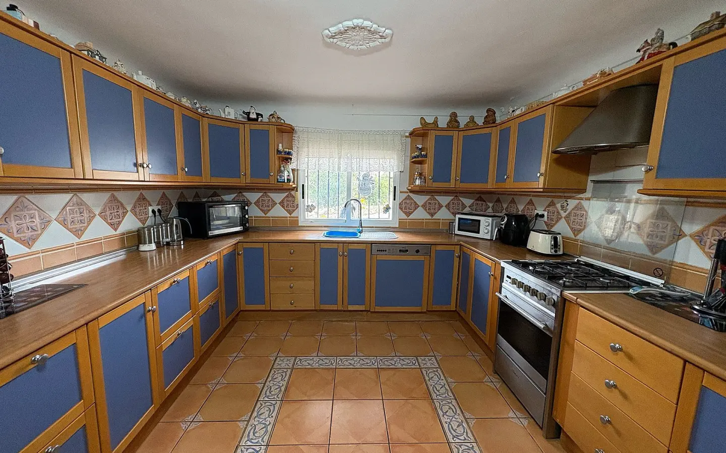 7-bedroom Country House In Cañada Del Trigo, Spain (400 M²)