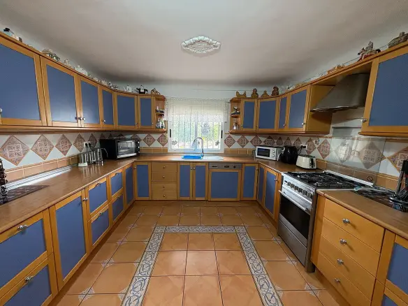 7-bedroom Country House In Cañada Del Trigo, Spain (400 M²)