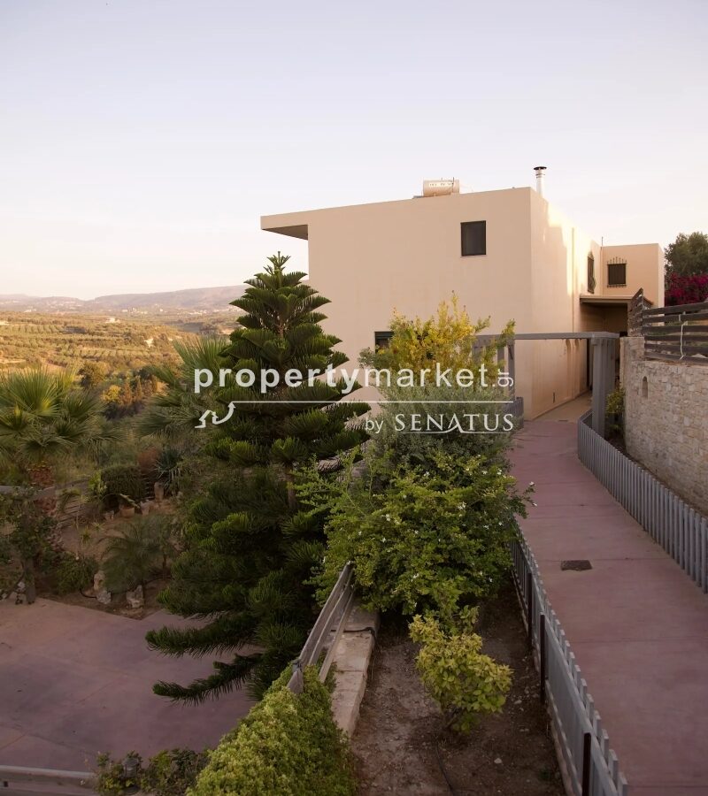 Detached House 220 M²
