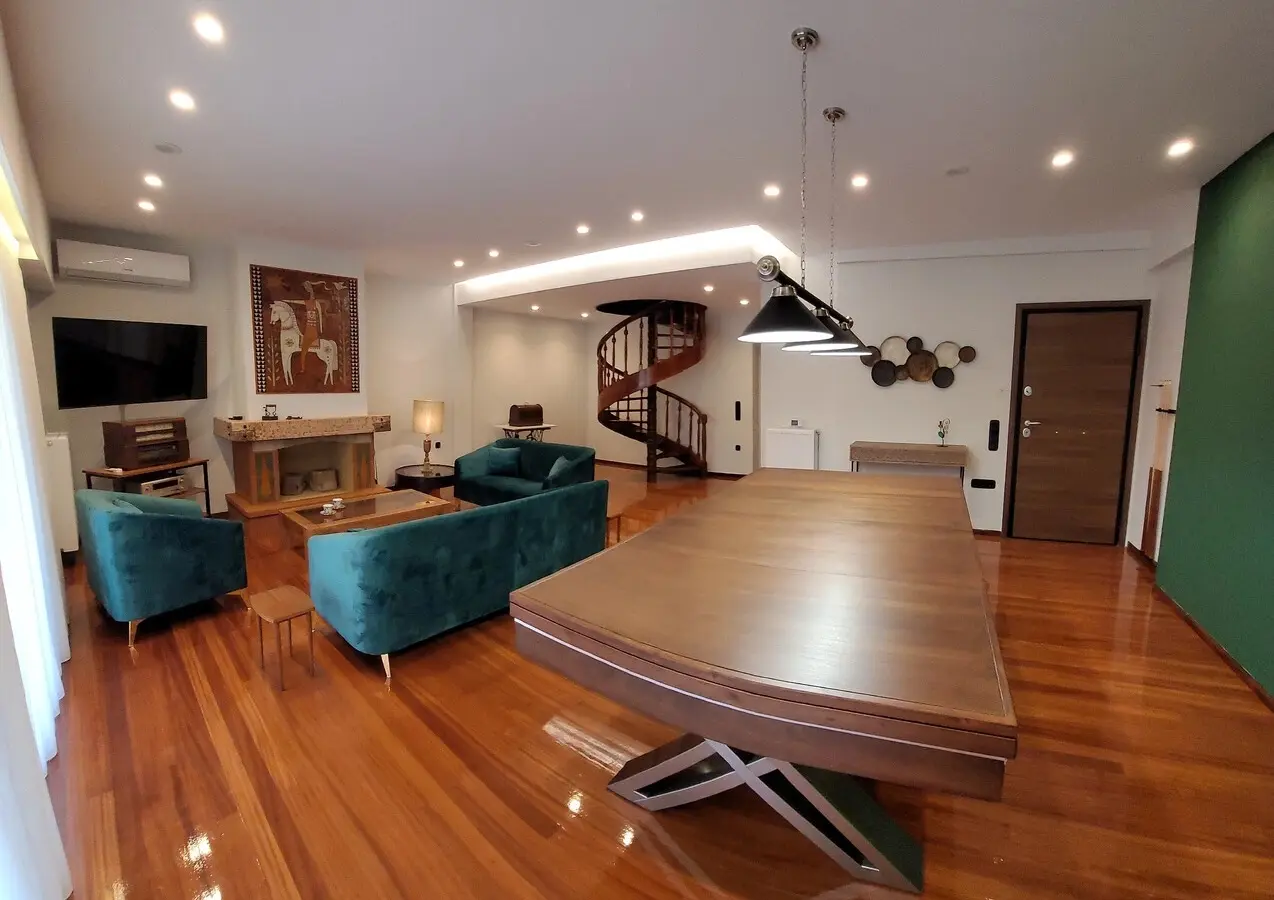 Duplex 138 M² In Athens