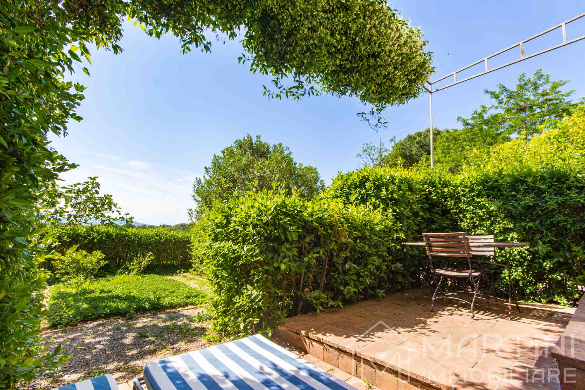 Appartamento con Giardino Privato Posto Auto Vista Panoramica in Toscana in Vendita (1)