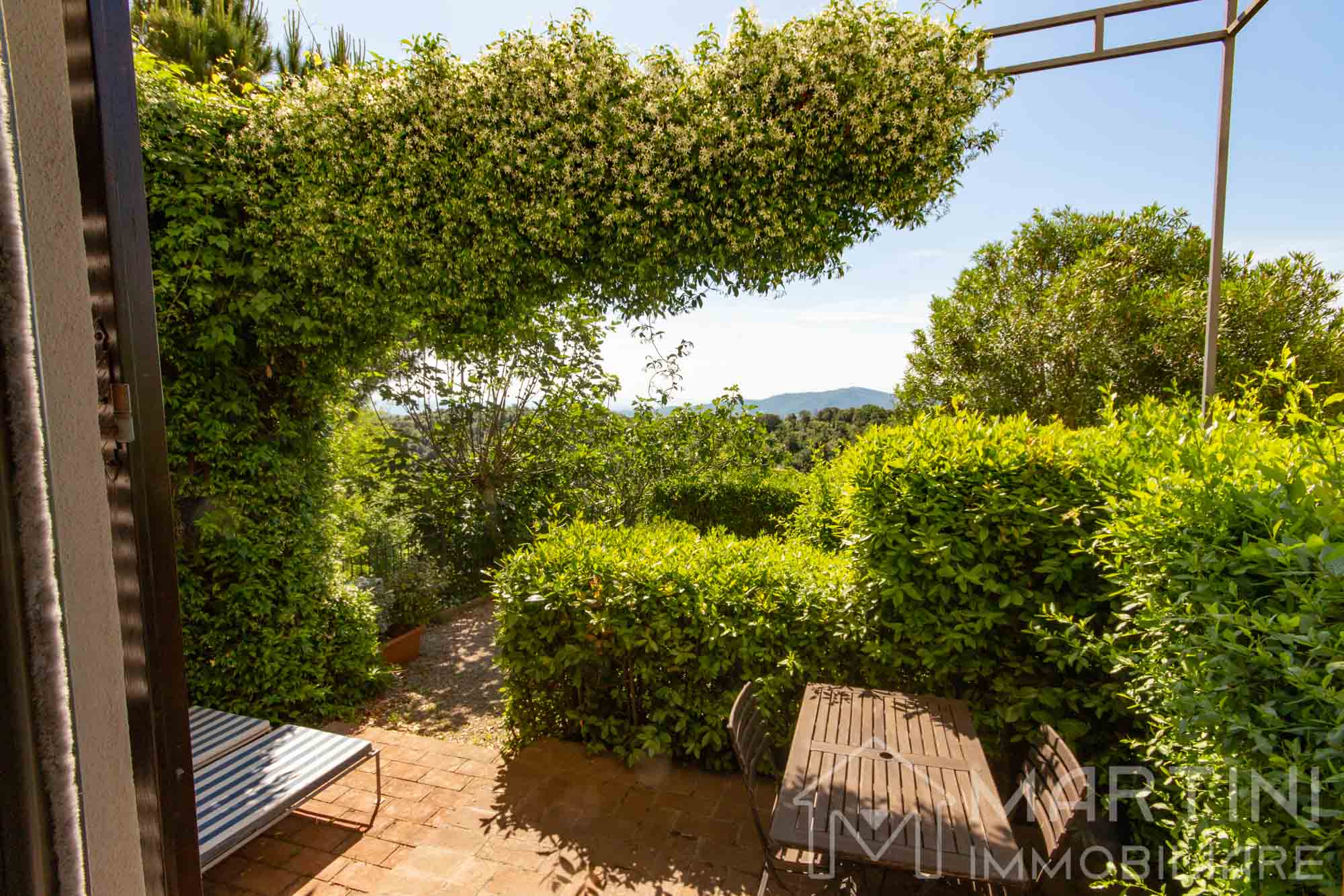 Appartamento con Giardino Privato Posto Auto Vista Panoramica in Toscana in Vendita (16)