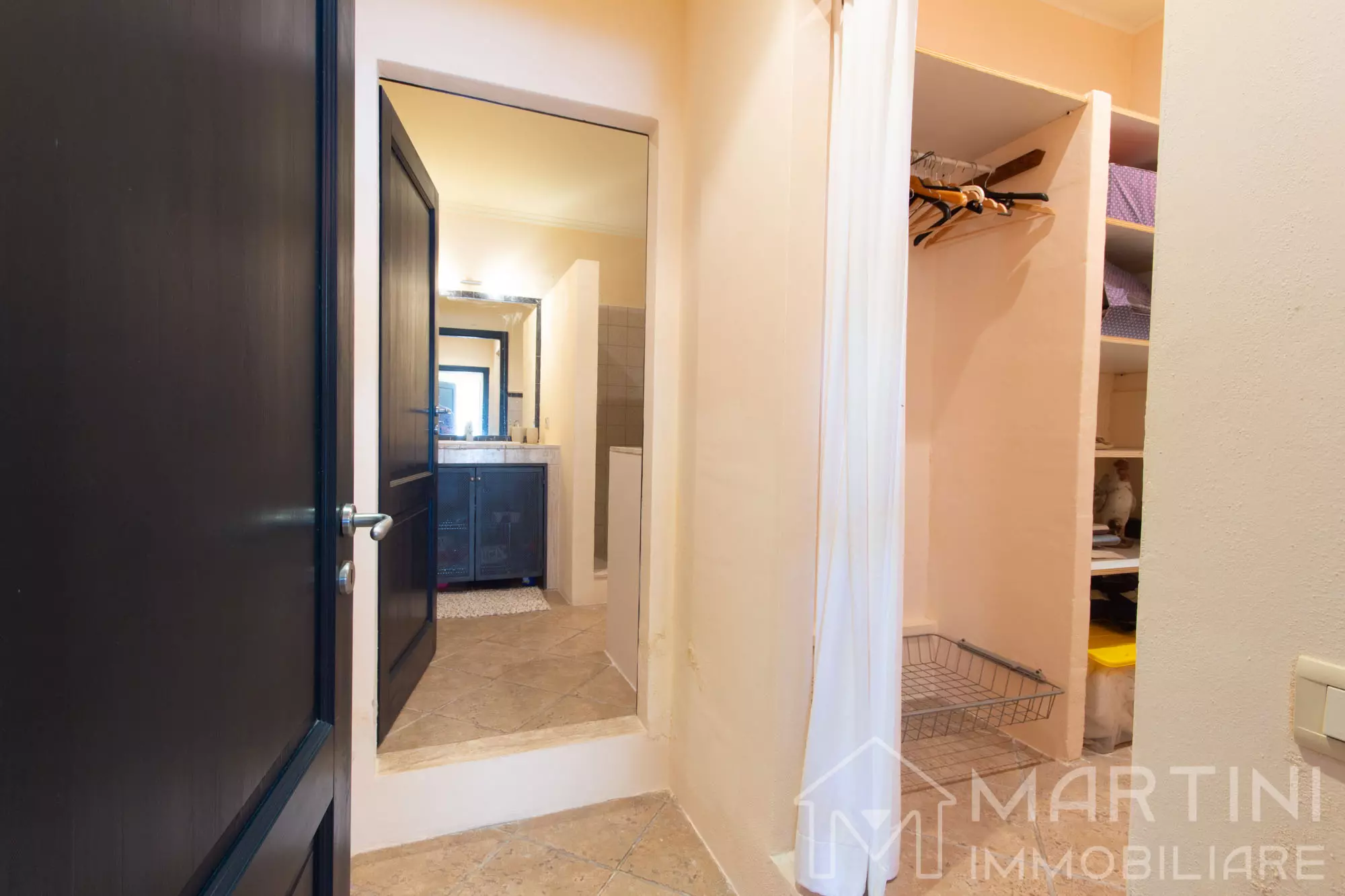 Appartamento con Giardino Privato Posto Auto Vista Panoramica in Toscana in Vendita (7)