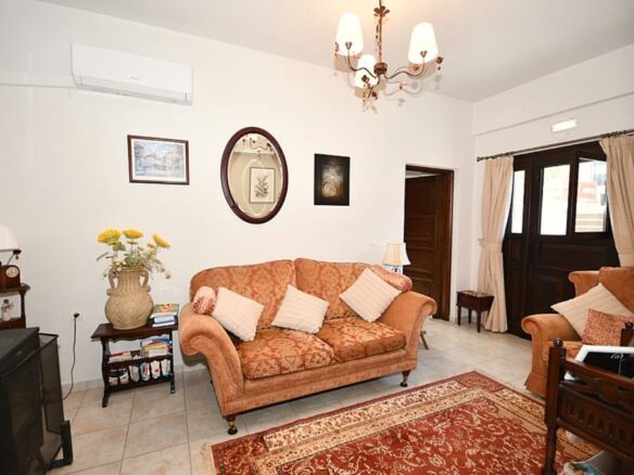 2 Bedroom House With Garden – East Crete