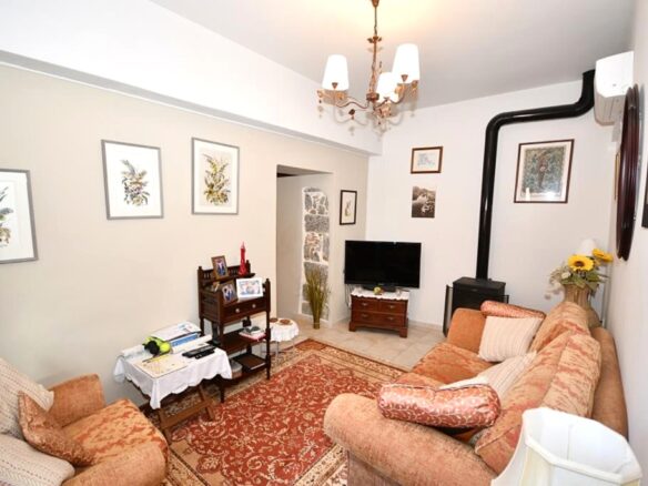 2 Bedroom House With Garden – East Crete
