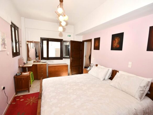 2 Bedroom House With Garden – East Crete