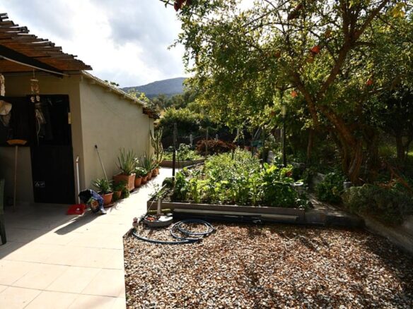 2 Bedroom House With Garden – East Crete