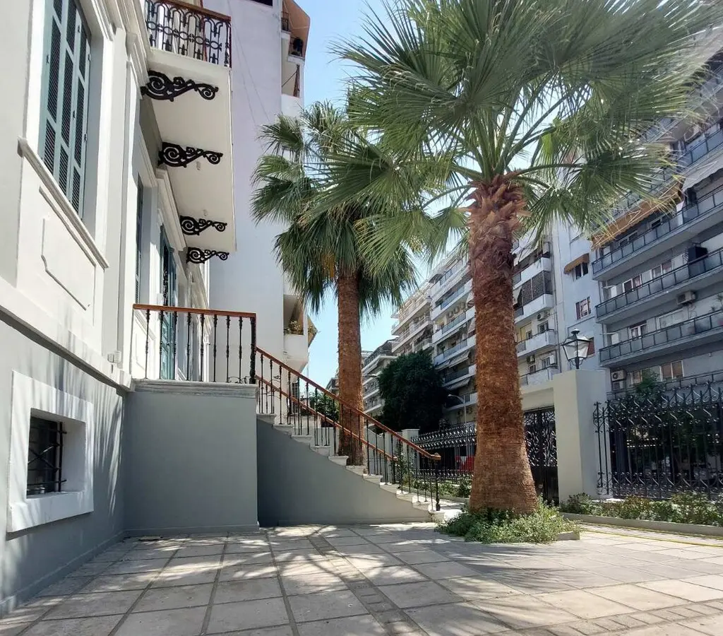 Building 680 M² In Thessaloniki