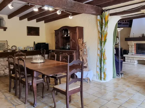 7-bedroom Country House In Peyrefitte-du-razes, France (317 M²)