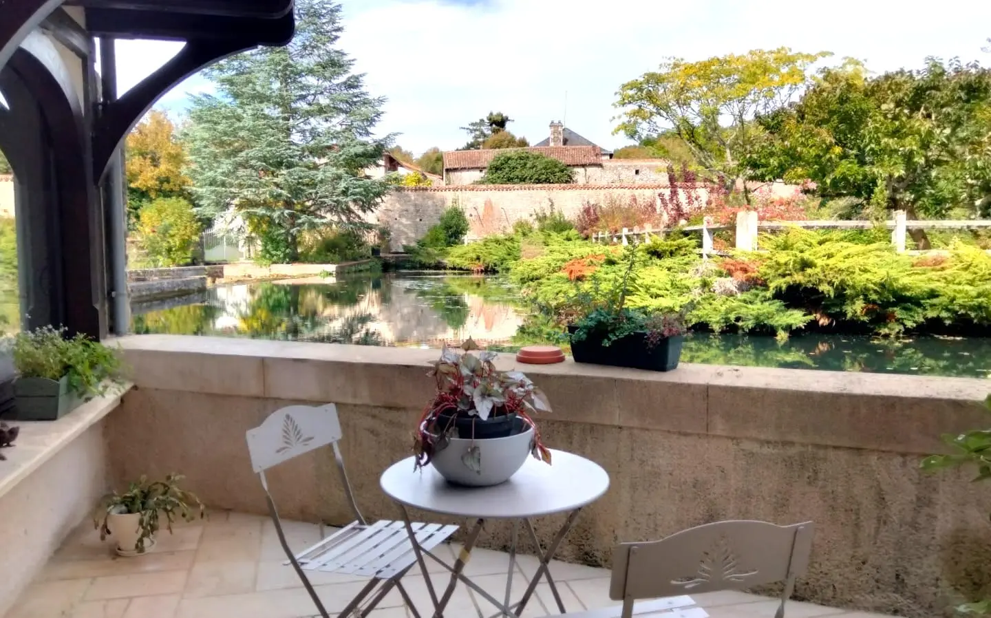 Stunning Historic Old Stone Mill, In The Heart Of A Village, Outbuildings, River Views – Lizant (vienne)