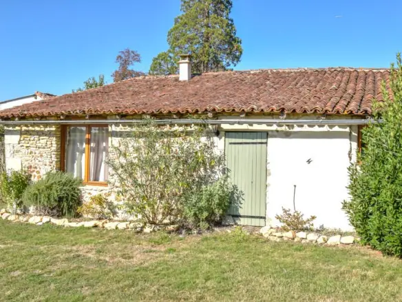 Two Detached Properties, Large Barns, Lake, 14 Ha, Woodland, 2 Pools, No Near Neighbours, Potential Revenue
